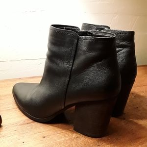 Black Leather Steve Madden Ankle Booties, 10M